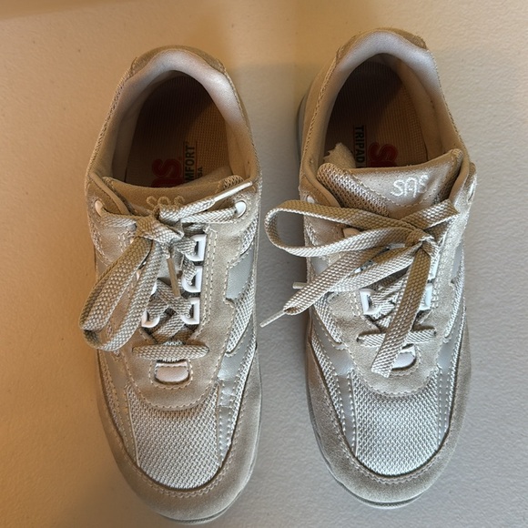 Tour Mesh Lace Up Sneaker. W’s Size 7M - Picture 4 of 8